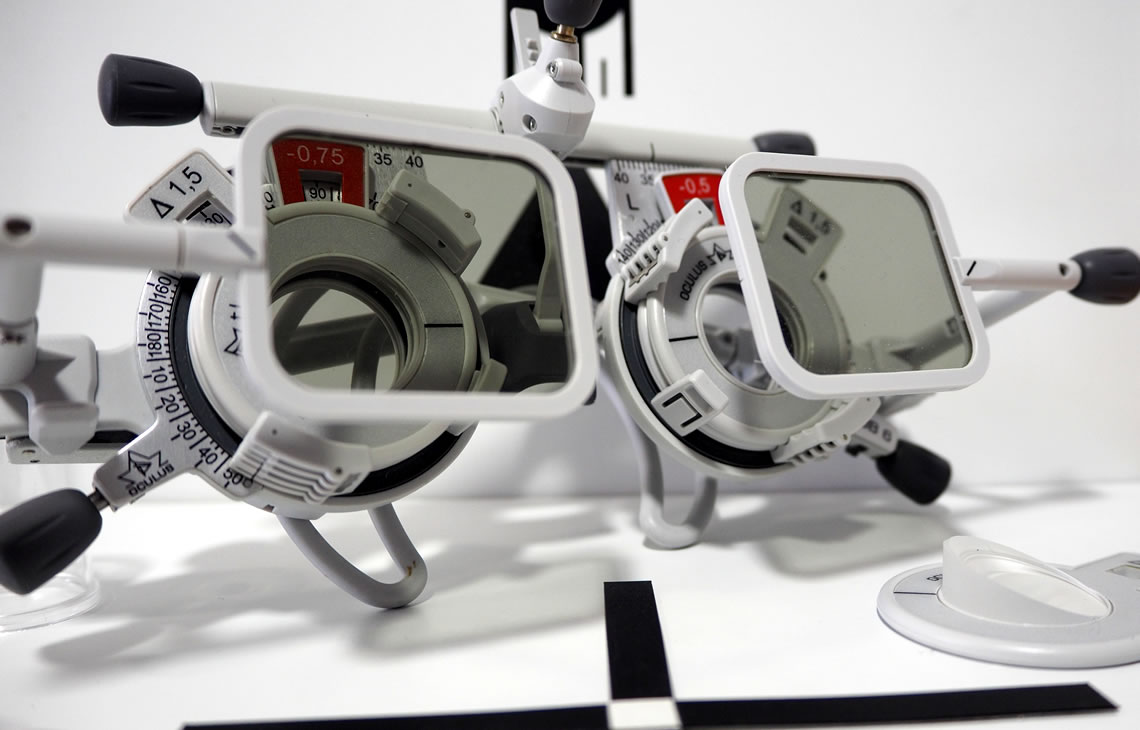 Schröder Optik Stadtoldendorf - Ihr Fachbetrieb für Augenoptik und Hörgeräteakustik Ihr Optiker- und Akustiker-Fachbetrieb - Neben einem großen Angebot an Brillen, Kontaktlinsen und Hörgeräten, bieten wir fachkundige Beratung bei der Auswahl und Anpassung von Brillen und Hörgeräten. Ebenso helfen wir Ihnen bei Winkelfehlsichtigkeit, Augenglasbestimmung, Kontaktlinsen, vergrößernden Sehhilfen als auch der Hörgeräteanpassung gerne weiter. Ihr Optiker und Akustiker für den Raum Stadtoldendorf.