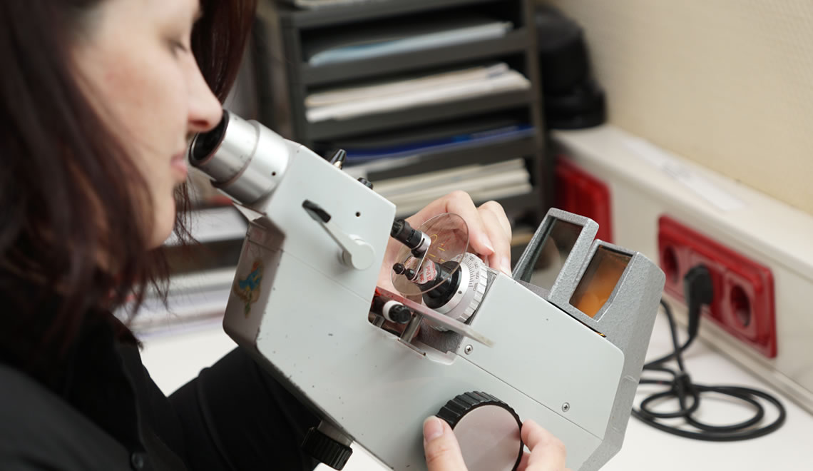 Schröder Optik Stadtoldendorf - Ihr Fachbetrieb für Augenoptik und Hörgeräteakustik Ihr Optiker- und Akustiker-Fachbetrieb - Neben einem großen Angebot an Brillen, Kontaktlinsen und Hörgeräten, bieten wir fachkundige Beratung bei der Auswahl und Anpassung von Brillen und Hörgeräten. Ebenso helfen wir Ihnen bei Winkelfehlsichtigkeit, Augenglasbestimmung, Kontaktlinsen, vergrößernden Sehhilfen als auch der Hörgeräteanpassung gerne weiter. Ihr Optiker und Akustiker für den Raum Stadtoldendorf.