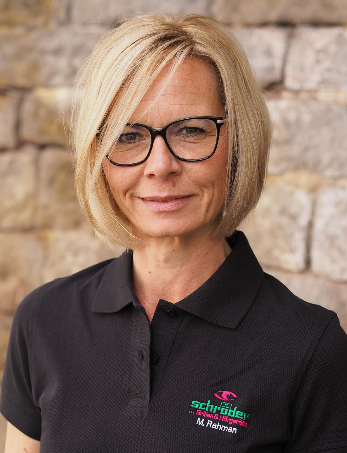 Schröder Optik Stadtoldendorf - Ihr Fachbetrieb für Augenoptik und Hörgeräteakustik Ihr Optiker- und Akustiker-Fachbetrieb - Neben einem großen Angebot an Brillen, Kontaktlinsen und Hörgeräten, bieten wir fachkundige Beratung bei der Auswahl und Anpassung von Brillen und Hörgeräten. Ebenso helfen wir Ihnen bei Winkelfehlsichtigkeit, Augenglasbestimmung, Kontaktlinsen, vergrößernden Sehhilfen als auch der Hörgeräteanpassung gerne weiter. Ihr Optiker und Akustiker für den Raum Stadtoldendorf.